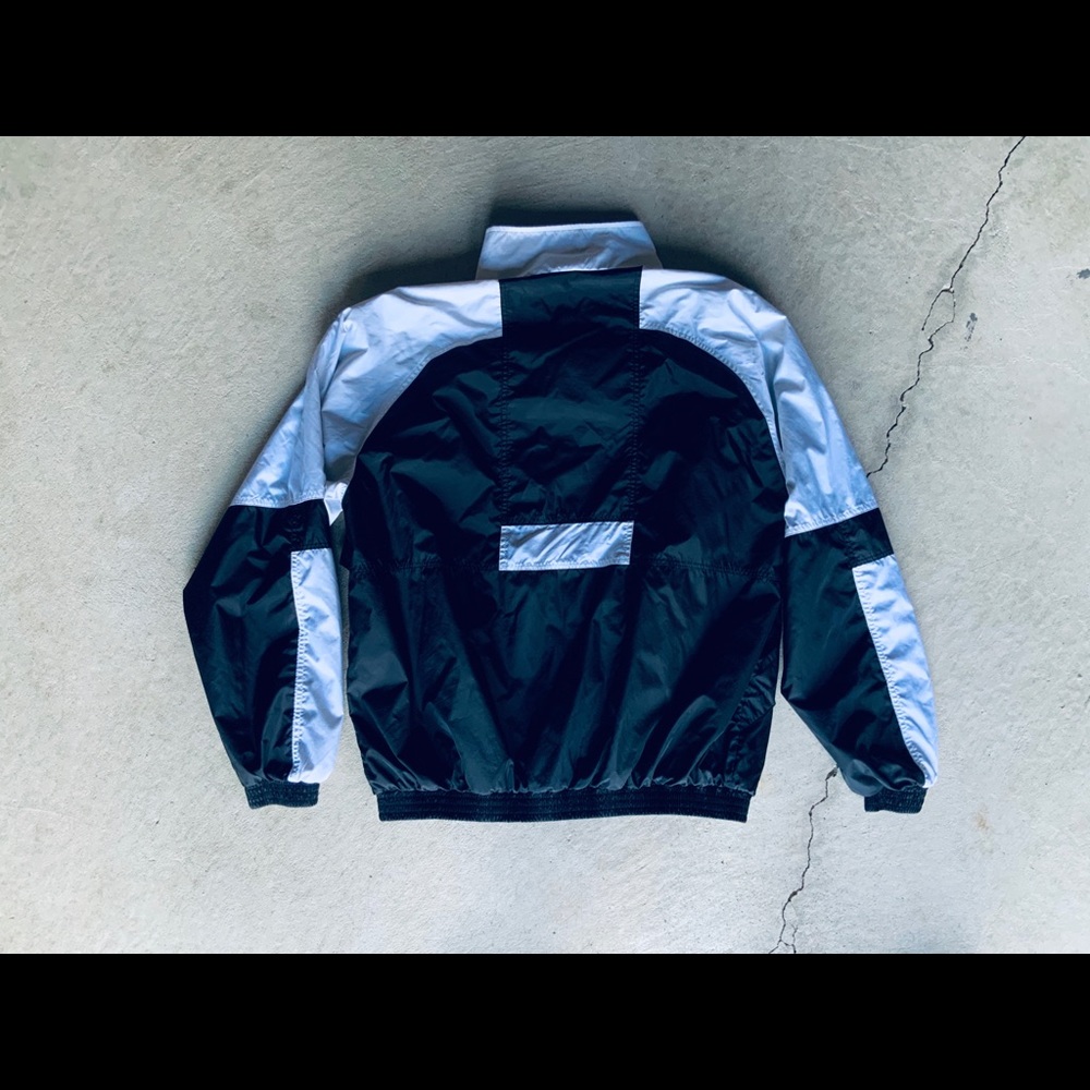Nike Windrunner - Picture 2 of 4
